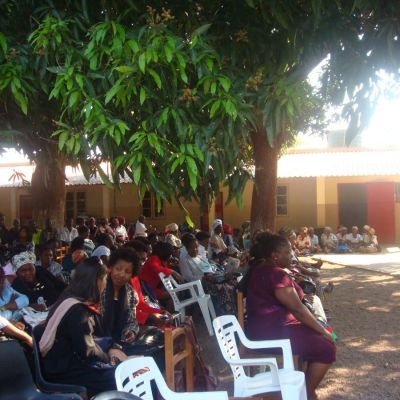 Reunión de trabajo en AVIMAS, Asociación de Viudas y Madres Solteras, en Maputo.