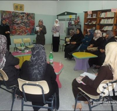 Reunión de creación del grupo de mujeres en Jabalia, Gaza.