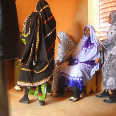 Atención a mujeres gestantes en una de las salas del dispensario de Gouro.