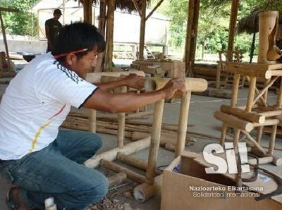 Alumno del curso de elaboración de muebles en Santa Elena, Ecuador.