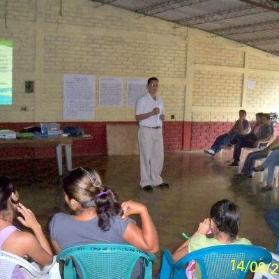 Acciones comunales de sensibilización y formación contra la violencia de género