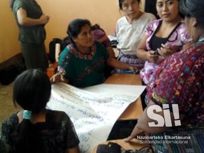 Taller con mujeres para analizar los diferentes espacios de participación de la mujer a nivel local.