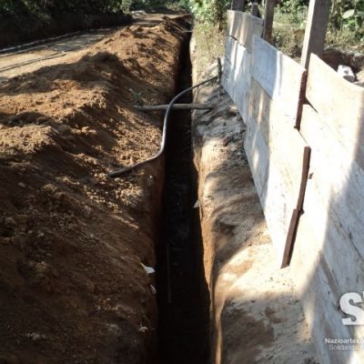 Apertura de zanjas para obras de mejora en los sistemas de distribucio?n del agua en el municipio de Colomba.