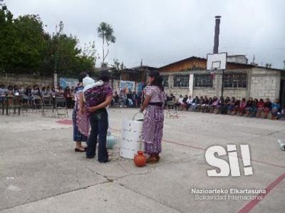 Actividad de sensibilización en la escuela normal de magisterio kikoten, San Andrés Semetabaj.