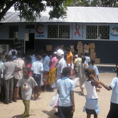 Inauguración de la escuela de Muabvi, Mozambique.