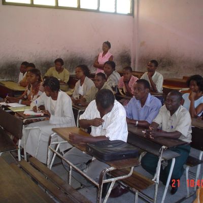 Formación al profesorado de Beira en nuevas materias contenidas en el Plan Curricular Nacional.