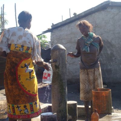 El acceso al agua potable es imprescindible para unas prácticas saludables de higiene.