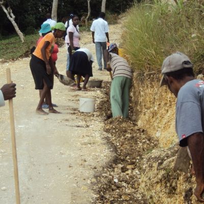 Intervención comunitaria de restauración de infraestructuras