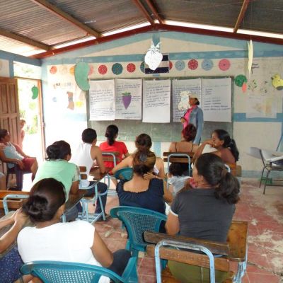 Trabajo de empoderamiento con lideras comunitarias de Chinandega.