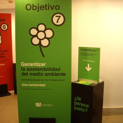 Exposición itinerante en Getxo sobre los Objetivos de Desarrollo del Milenio con panel sobre el ODM nº 7.