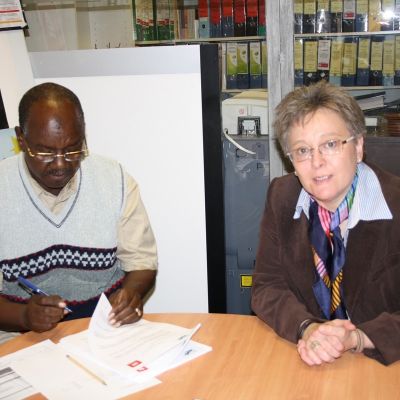 Firma de convenio para el trabajo de acceso al agua en Chad.