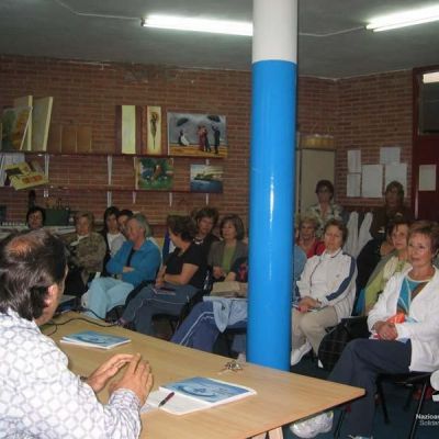 Presentación de la guía y el DVD en Basauri con mujeres de la asociación Manuela Egiguren.