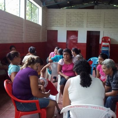 Grupo de trabajo durante formacio?n en ge?nero y nuevos liderazgos en Berlin y Alegria (El Salvador).
