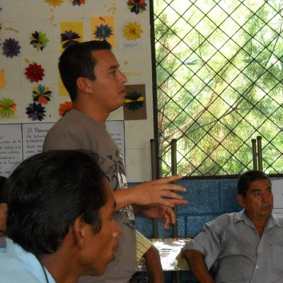 Intervencio?n durante talleres comunitarios con grupos intercomunales de Berli?n y Alegria (El Salvador).
