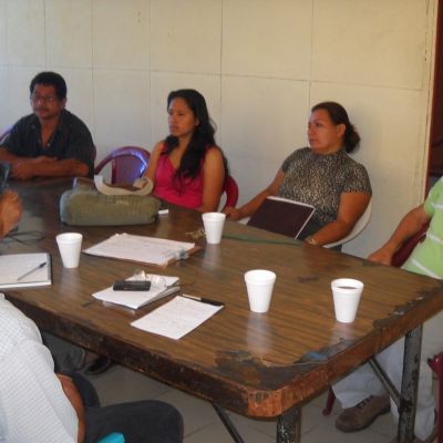 Reunion de trabajo con promotores y promotoras comunitarios de Berlin.