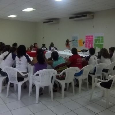 Dina?mica de trabajo durante jornadas de intercambio de experiencias de organizaciones de mujeres salvadoren?as.