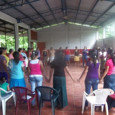 Taller sobre relaciones de poder realizada con mujeres de Usulutan.