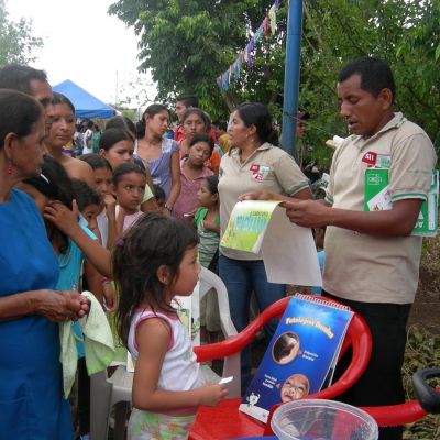 Campan?a de informacio?n y sensibilizacio?n medioambiental en Usulutan.