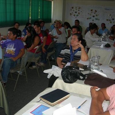 Talleres de agua y saneamiento con unidades comunitarias medioamientales.