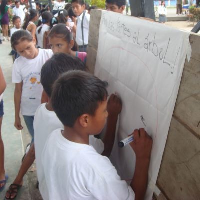 Actividades educativas con población infantil y juvenil sobre la protección de bosques y gestión sostenible del territorio, Aguarico, provincia de Orellana, Ecuador.