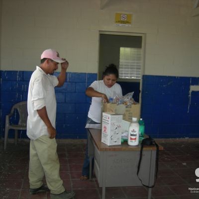 Entrega medicamentos a dispensario.