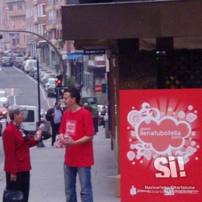 Solidaridad Internacional en labores de sensibilización en Basauri.