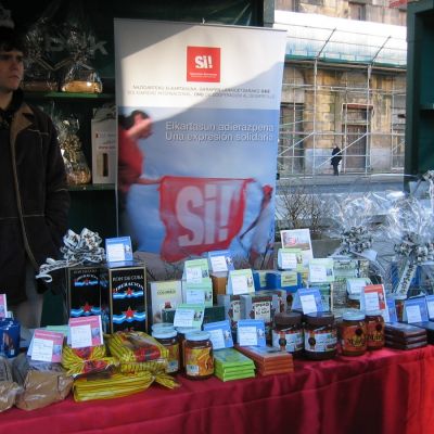 Jornada de Comercio Justo durante el día de Santo Tomas en Bilbao.