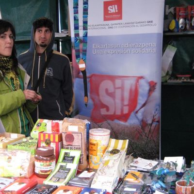 Jornada de Comercio Justo durante el día de Santo Tomas en Bilbao.