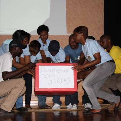 CREA, Centro de Recursos Africanistas realiza una representación teatral en el acto de clausura del programa Mujer, Salud y Violencia 2012 del Ayuntamiento de Bilbao.