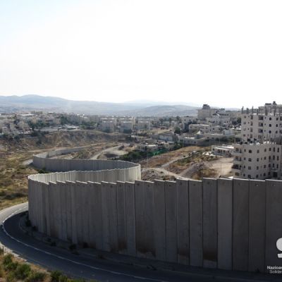 Los muros rodean los pueblos palestinos y las vidas de sus habitantes