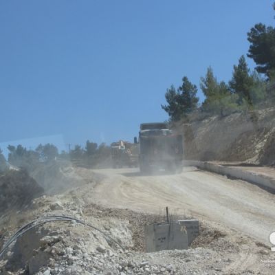 Construcción de un muro alrededor de un pueblo palestino más