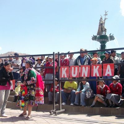 Campaña para promover el uso del quechua en Cusco, Perú.