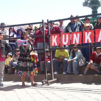 Campaña para promover el uso del quechua en Cusco, Perú.