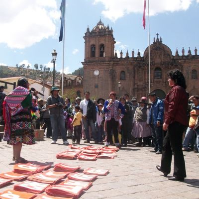 Campaña para promover el uso del quechua en Cusco, Perú.