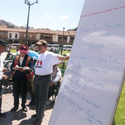 Campaña para promover el uso del quechua  en Cusco, Perú.