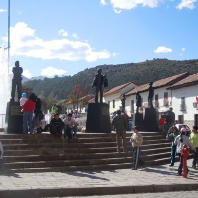 Campaña de sensibilización contra la discriminación de la población indígena en Cusco, Perú.