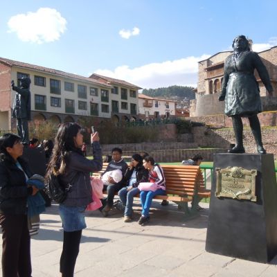 Campaña de sensibilización contra la discriminación de la población indígena en Cusco, Perú.