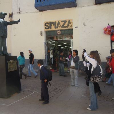 Campaña de sensibilización contra la discriminación de la población indígena en Cusco, Perú.