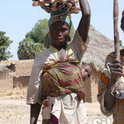 Imagen de mujer de Kelo, departamento de Tandjilé Ouest (Chad), que ilustra el Plan Estratégico de Género de Solidaridad Internacional.